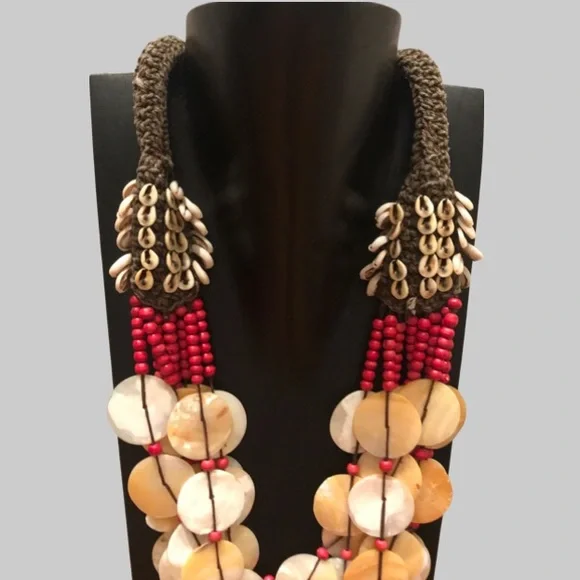 ‼️💥PRICE DROP ☄️ Handmade decorative necklaces with shells and wooden beads. - Picture 2 of 9